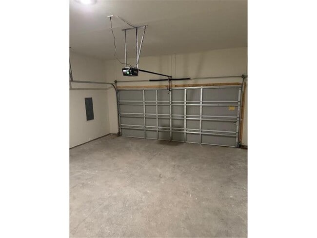 Building Photo - 39873 Fallbrook Ave