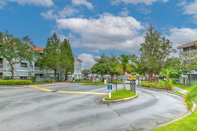 Building Photo - Very nicely upgraded  2bed/2bath 2nd floor...