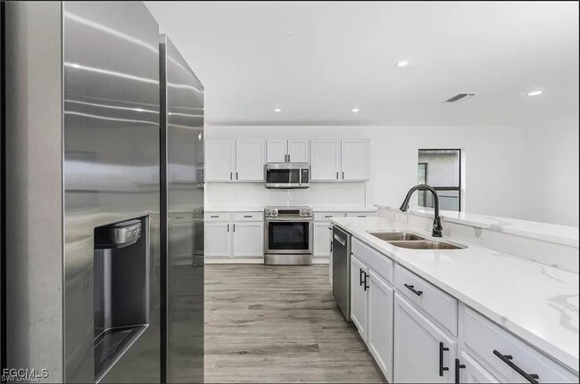 Building Photo - 306 Shadow Lakes Dr