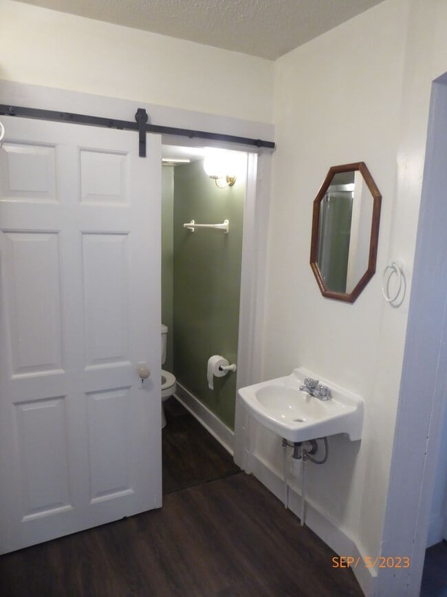 Building Photo - Historic home In The Heart Of Bluff Park