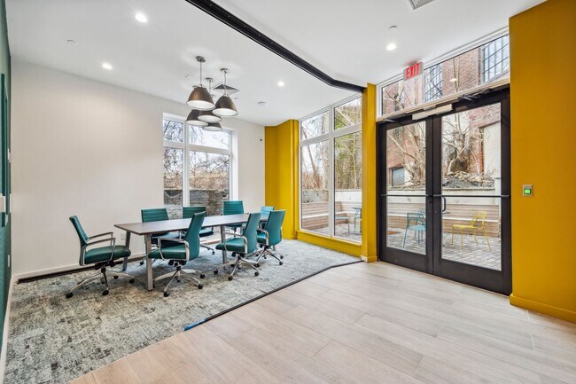 Building Photo - Bright Studio Apartment with large kitchen in Brewerytown!