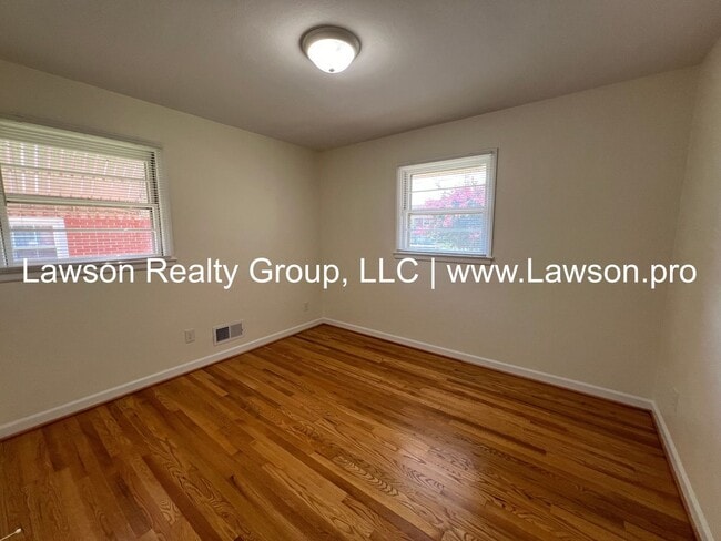 Building Photo - Pristine Brick Ranch with Covered Back Patio!