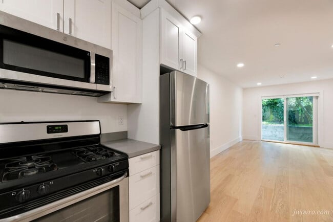 Building Photo - 422 Cole St