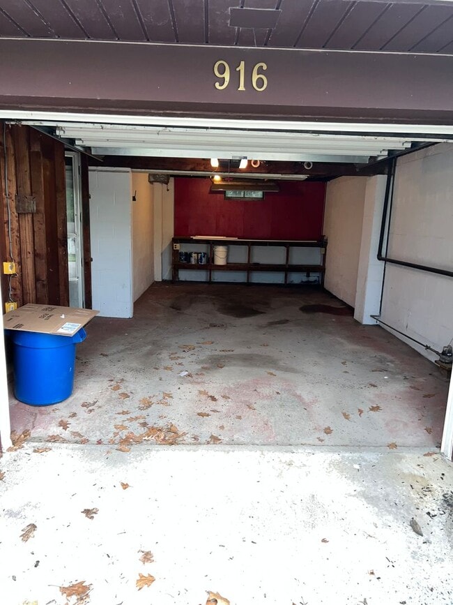 Building Photo - 3 Bed / 1 Bath Single-Family Home – Richland School District