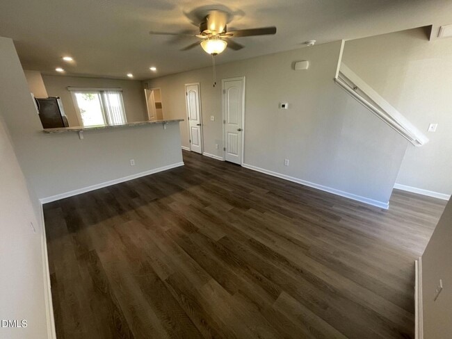 Building Photo - 1028 Peony Ln