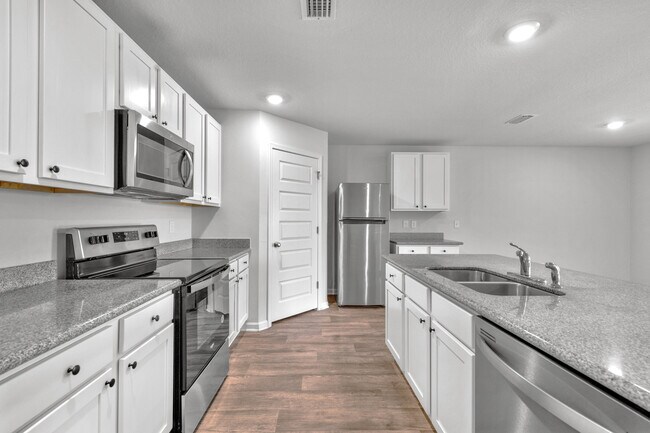 Building Photo - 5631 Guinevere Ln