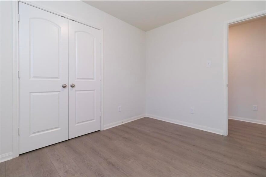 Building Photo - 15310 Albert Oak Dr