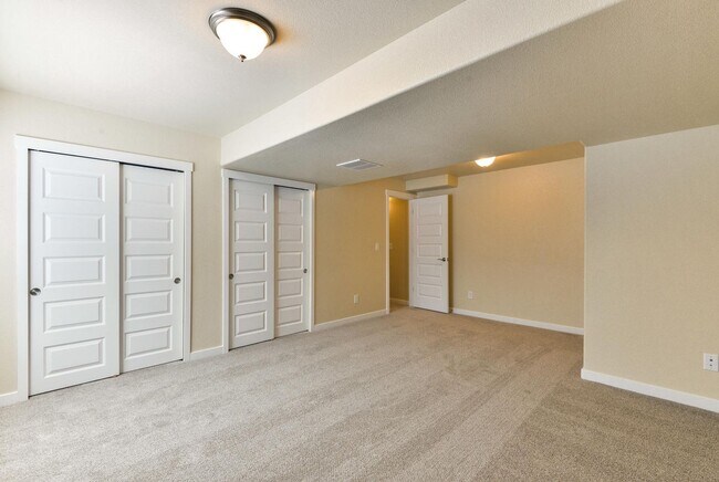 Building Photo - Beautiful 5 bed 3 bath home in the Pelican...