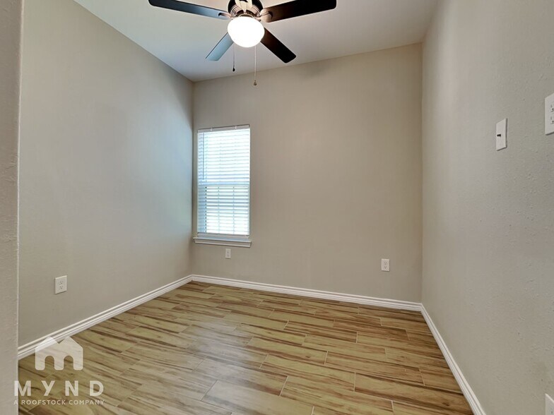 Building Photo - 16871 W Juneau St