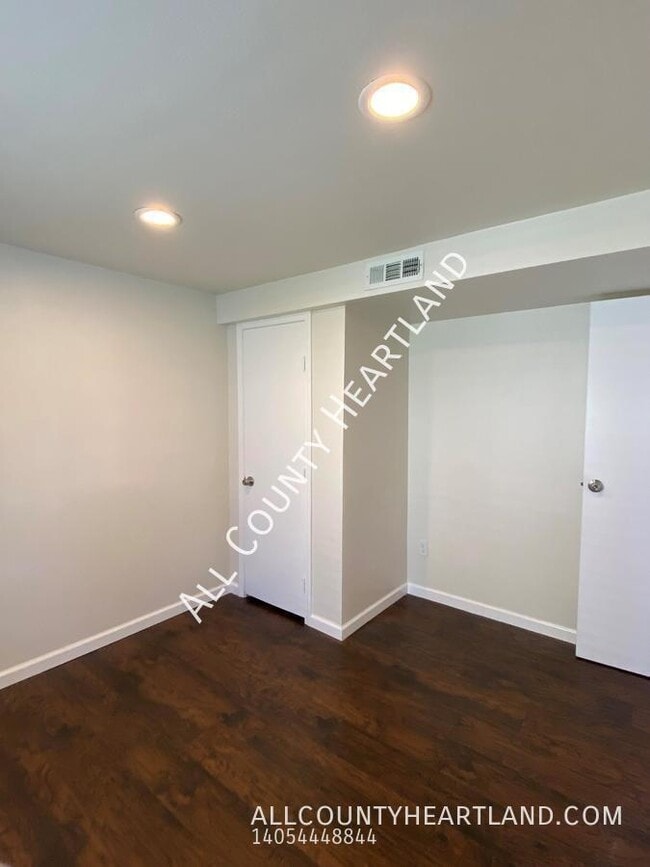 Building Photo - 1401 N Independence Ave