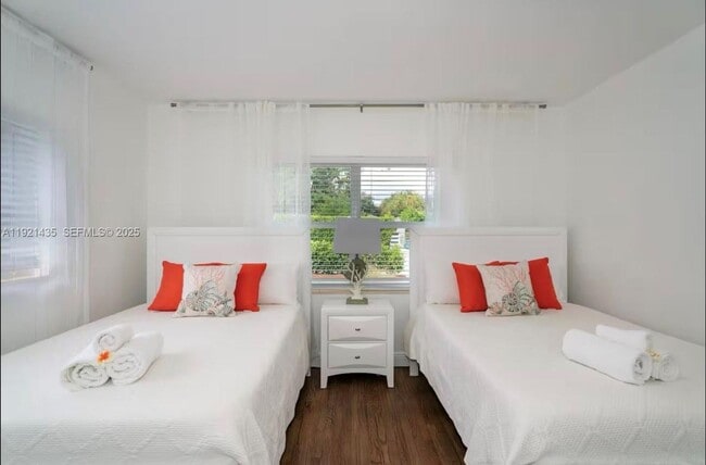 Building Photo - 35 SW 28th Rd