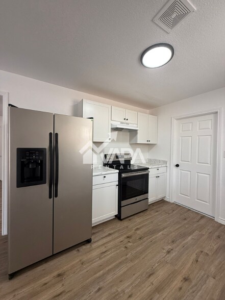 Building Photo - 4907 Stoneleigh Dr