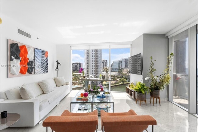 Building Photo - 495 Brickell Ave