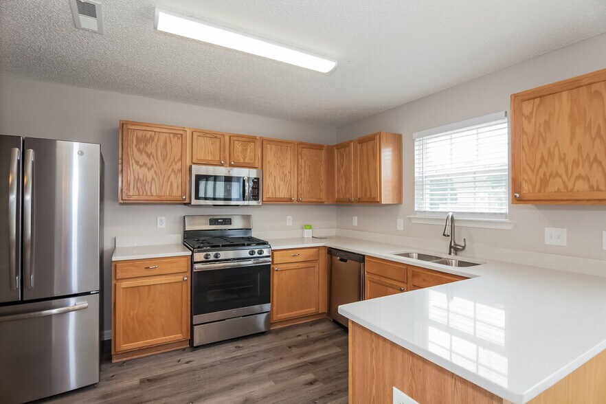 Building Photo - 2120 Speedwell Ct