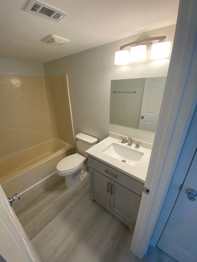 Building Photo - 307 Wilson Ave