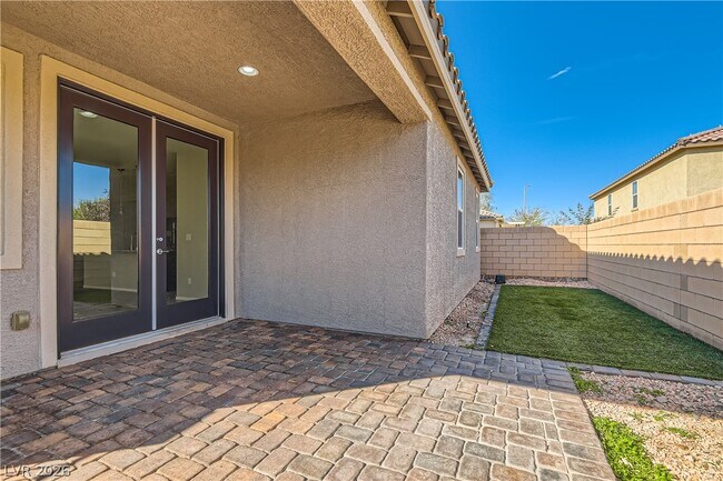Building Photo - 974 Spiracle Ave