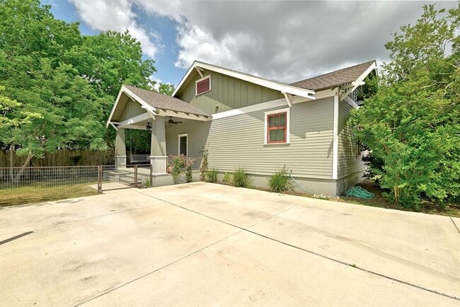 Building Photo - 1200 Woodlawn St