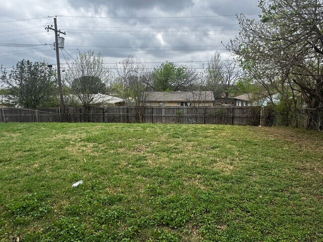 Building Photo - 2330 NW 35th- AVAILABLE NOW!