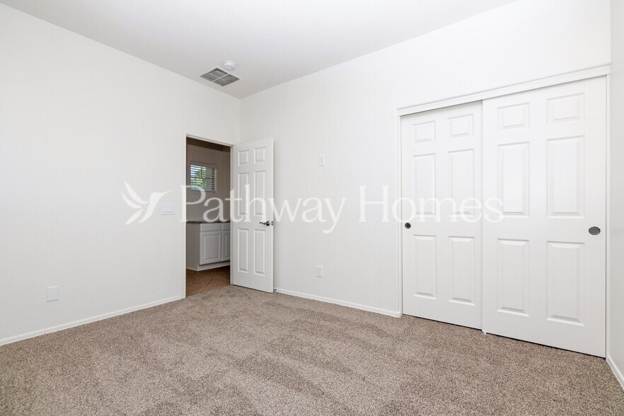Building Photo - 13843 W Watson Ln
