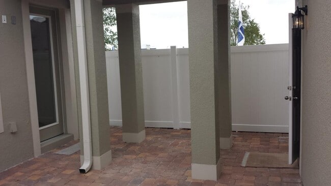 Building Photo - 3 Bed 2.5 Bath Tech Savy Corner Townhouse ...