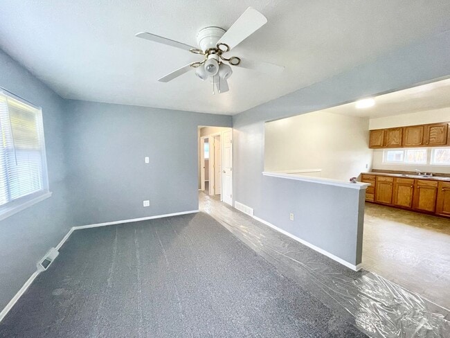 Building Photo - 3 Bed -1 Bath Single Family in Elyria