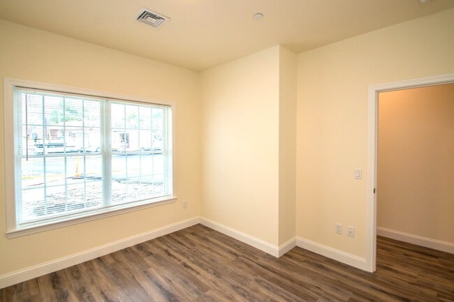 Building Photo - 30 Alpine Place Dr