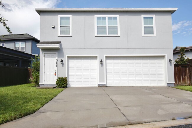 Primary Photo - *Unfurnished* Beautiful 1/1 Spacious Garag...