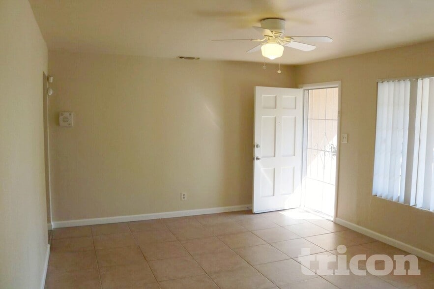 Building Photo - 5812 Laurine Way