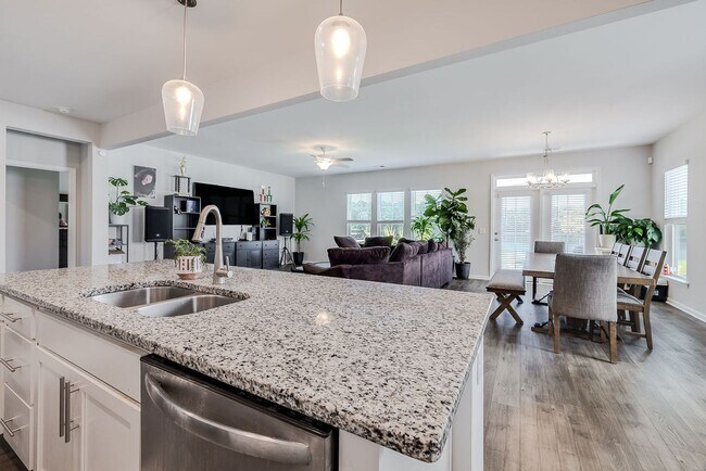 Building Photo - Luxury Meets Simplicity in This One-Story Ranch 3 Bed / 2.5 Bath