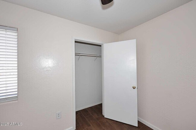 Building Photo - 532 W 9th St