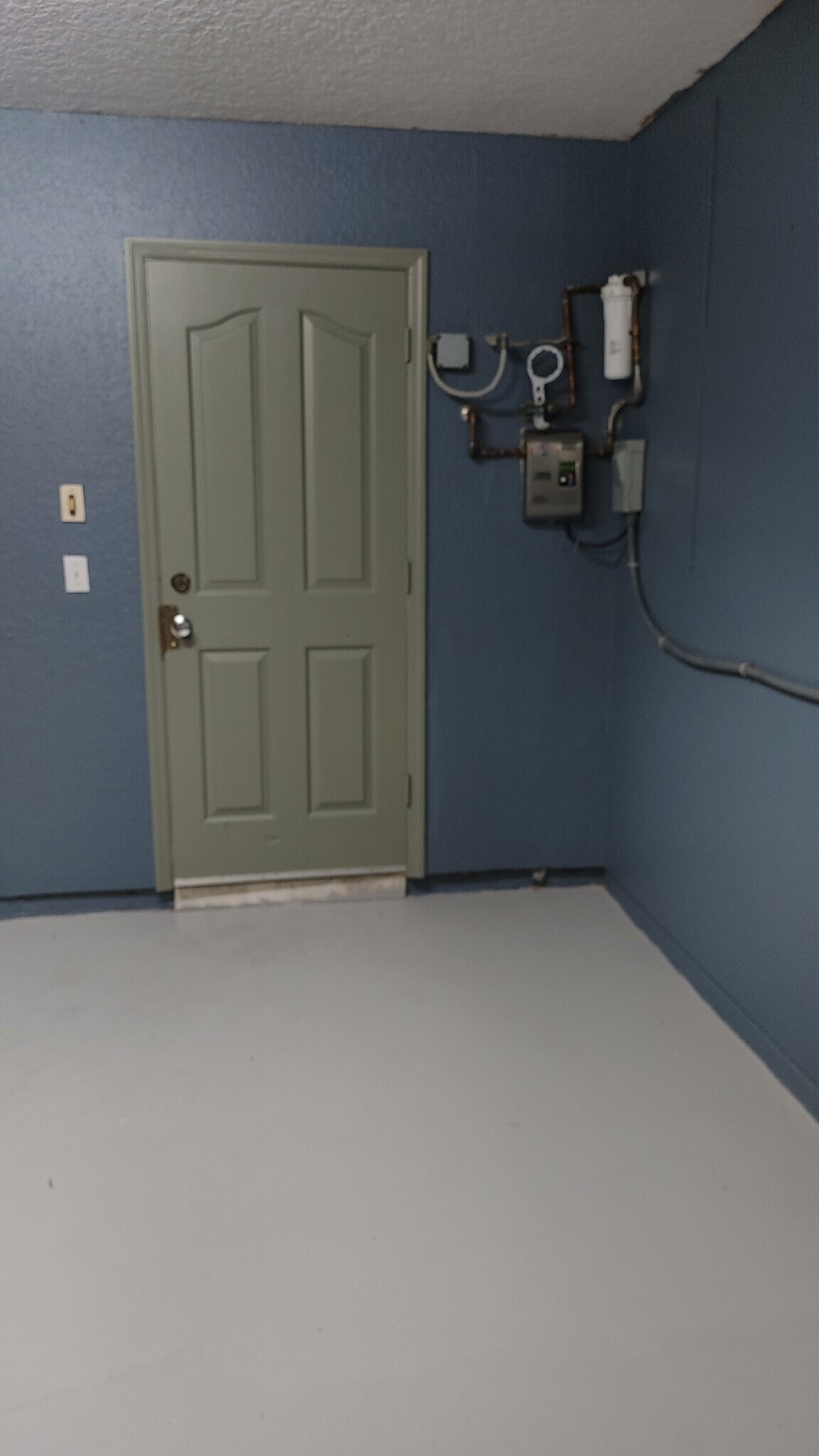 Garage w/Tankless Water Htr - 6325 Winding Lake Dr