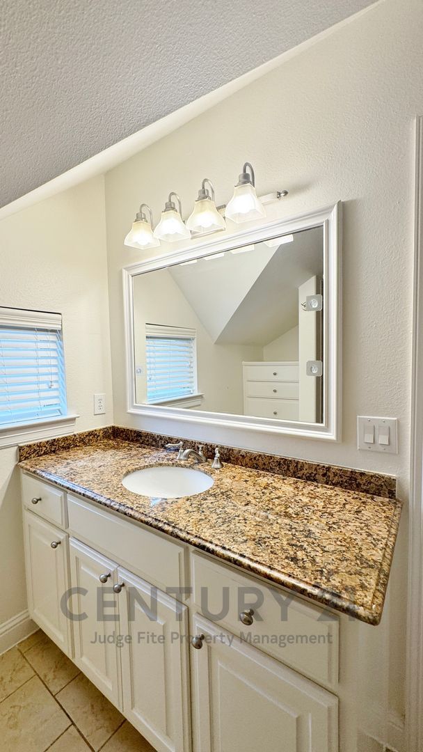 Building Photo - 4148 Grassmere Ln