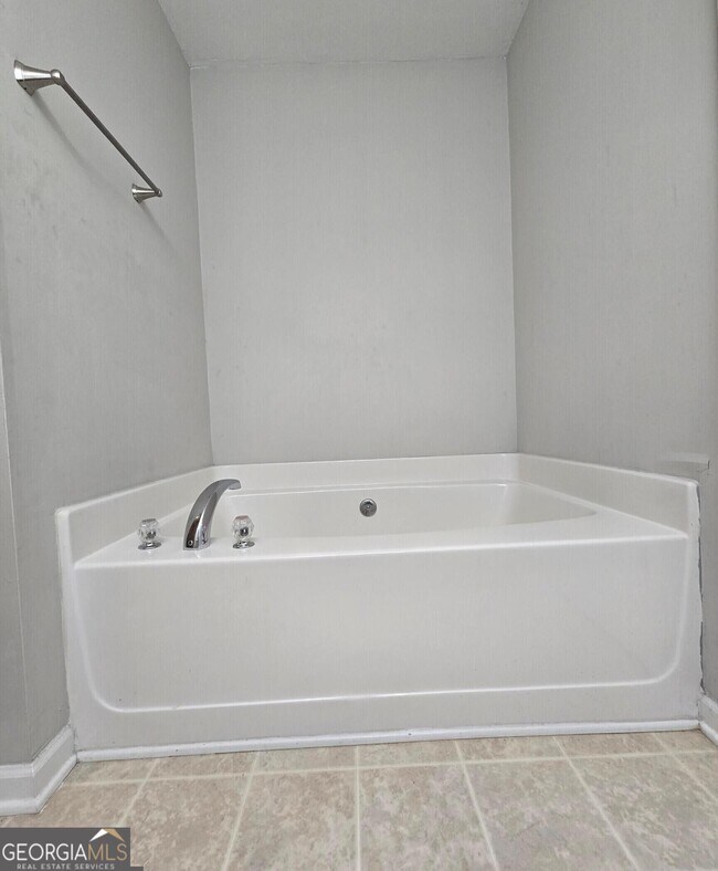 Building Photo - 4761 Highpoint Way