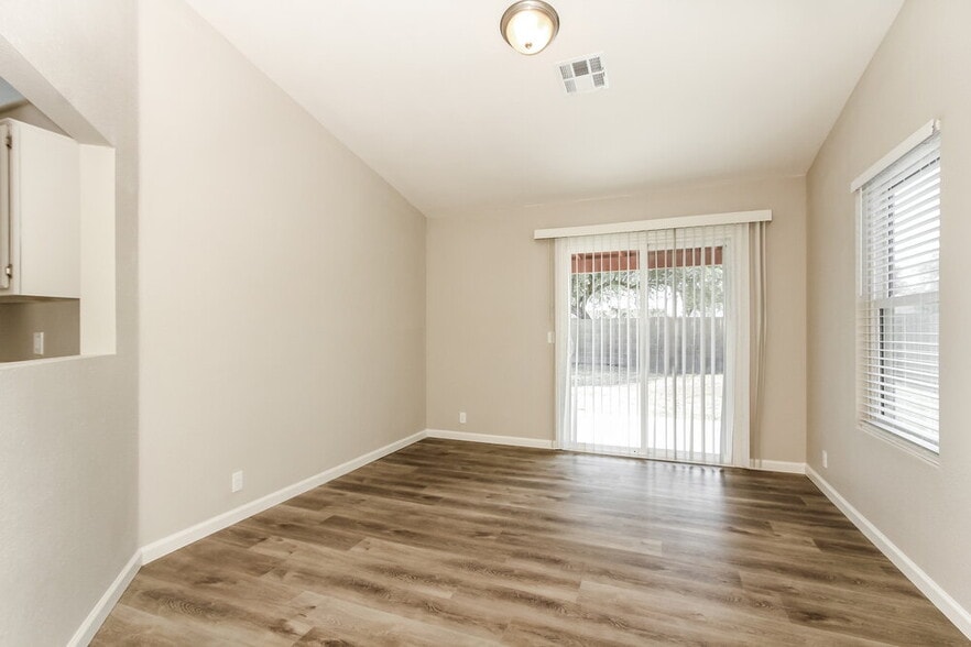 Building Photo - 6702 N 82nd Dr