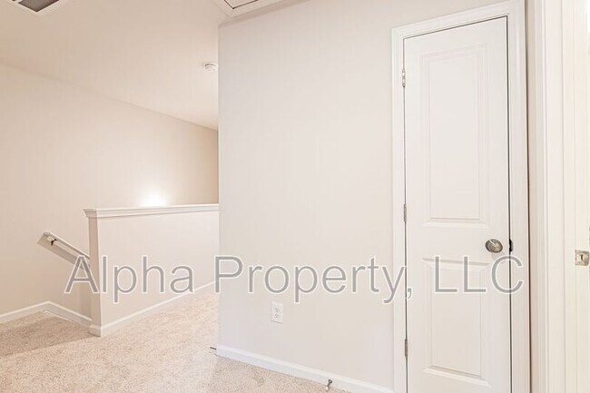 Building Photo - 147 Clingstone Trl