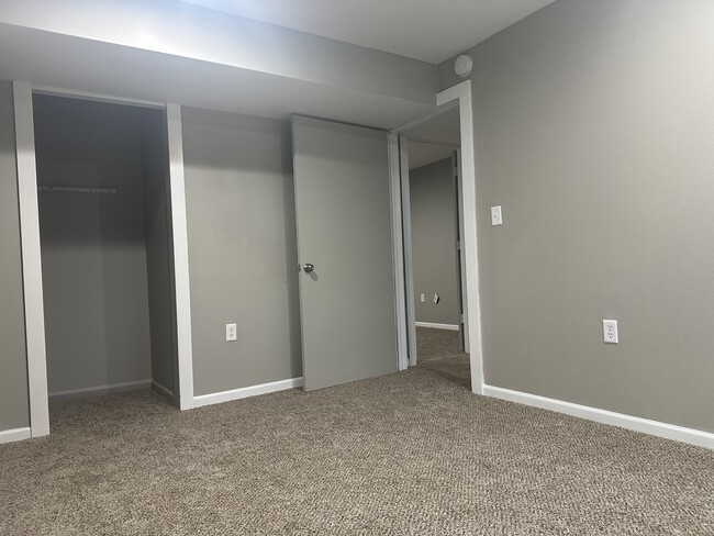 Building Photo - 602 Sara St