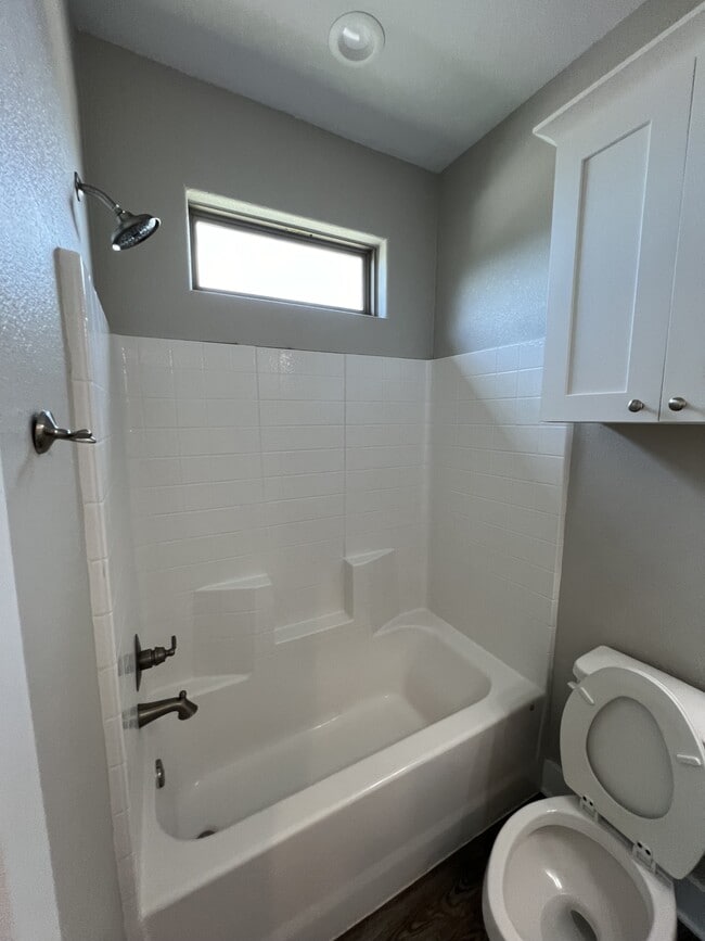 Building Photo - 308 Poplar St