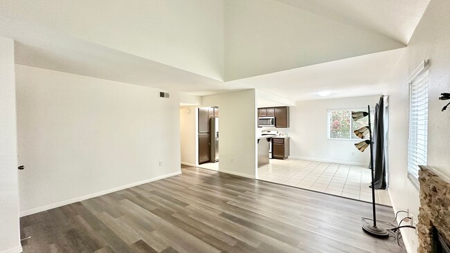 Building Photo - Charming Entry Level Condo Unit with Reser...