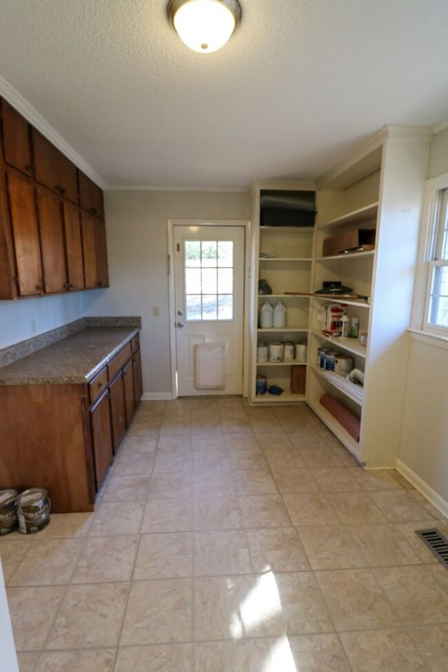 Building Photo - Large Family Home Pell City, AL