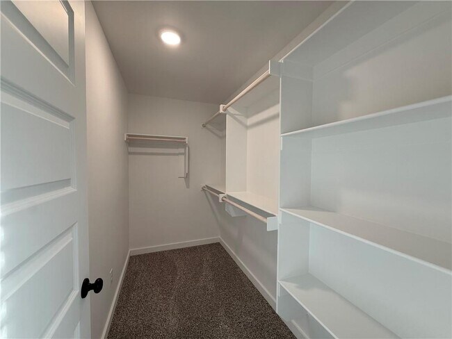 Building Photo - 851 Reading RR Ln