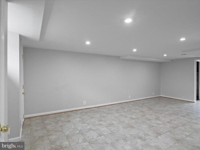 Building Photo - 808 S Oak St