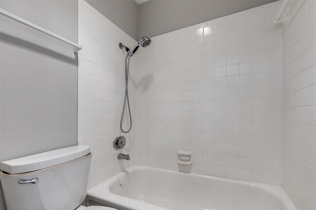 Building Photo - 9707 Richmond Ave.