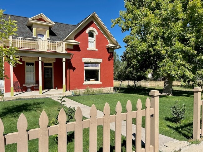 Primary Photo - 90 S Main St