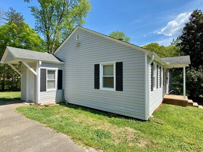 Building Photo - 109 Kreswell Cir