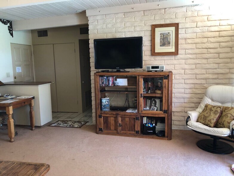 Building Photo - 45380 Panorama Dr