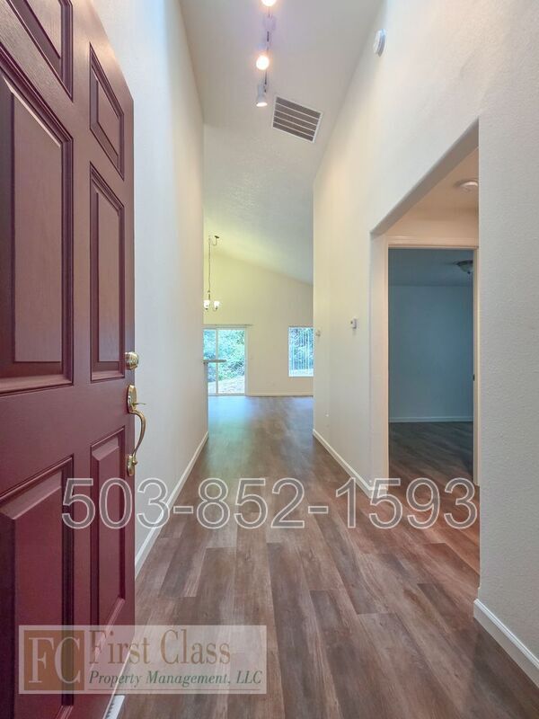 Building Photo - 13250 SW Menlor Ln