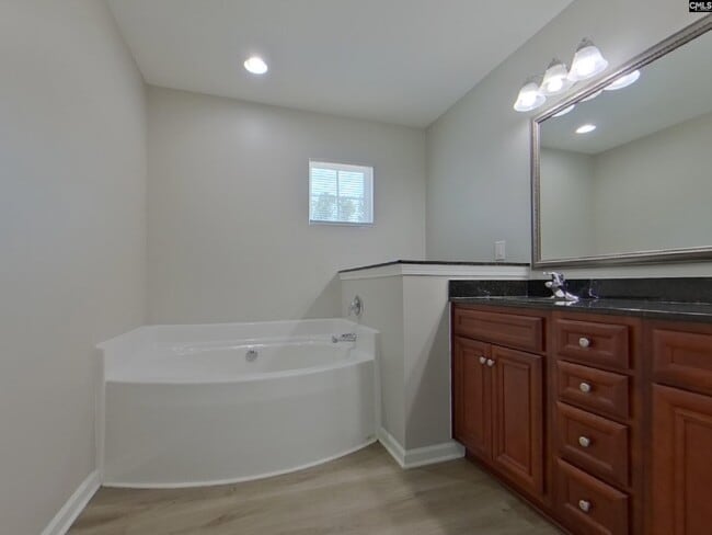 Building Photo - 313 Fairford Rd