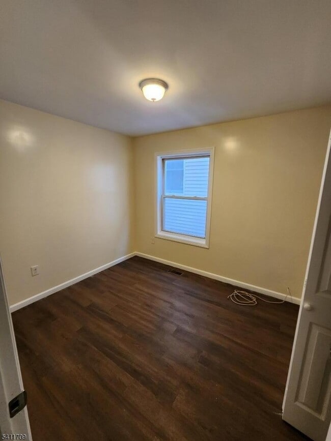 Building Photo - 144 Warren St