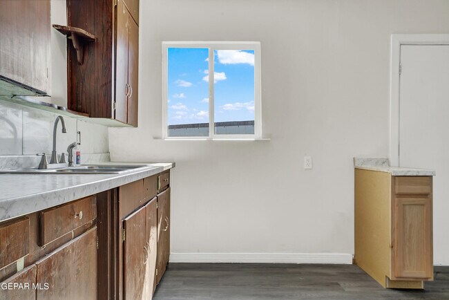 Building Photo - 536 Ben Swain Dr