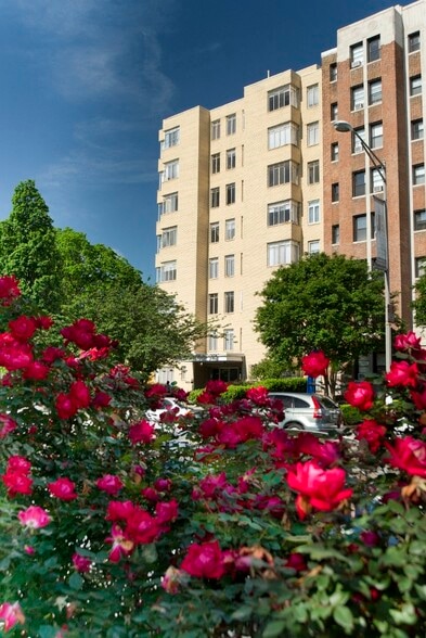 Primary Photo - Sixteen Hundred Apartments